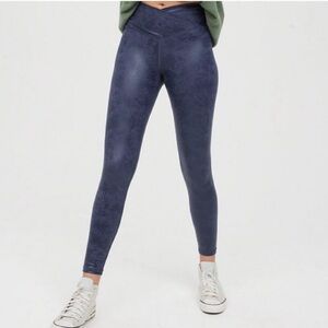 Aerie Offline Hugger Crossover Shine Crackle Navy Blue Leggings Sz M